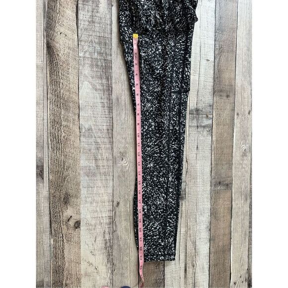 Athleta Ultimate Stash Pocket 7/8 Tight Static Black White | Size small - Picture 5 of 8